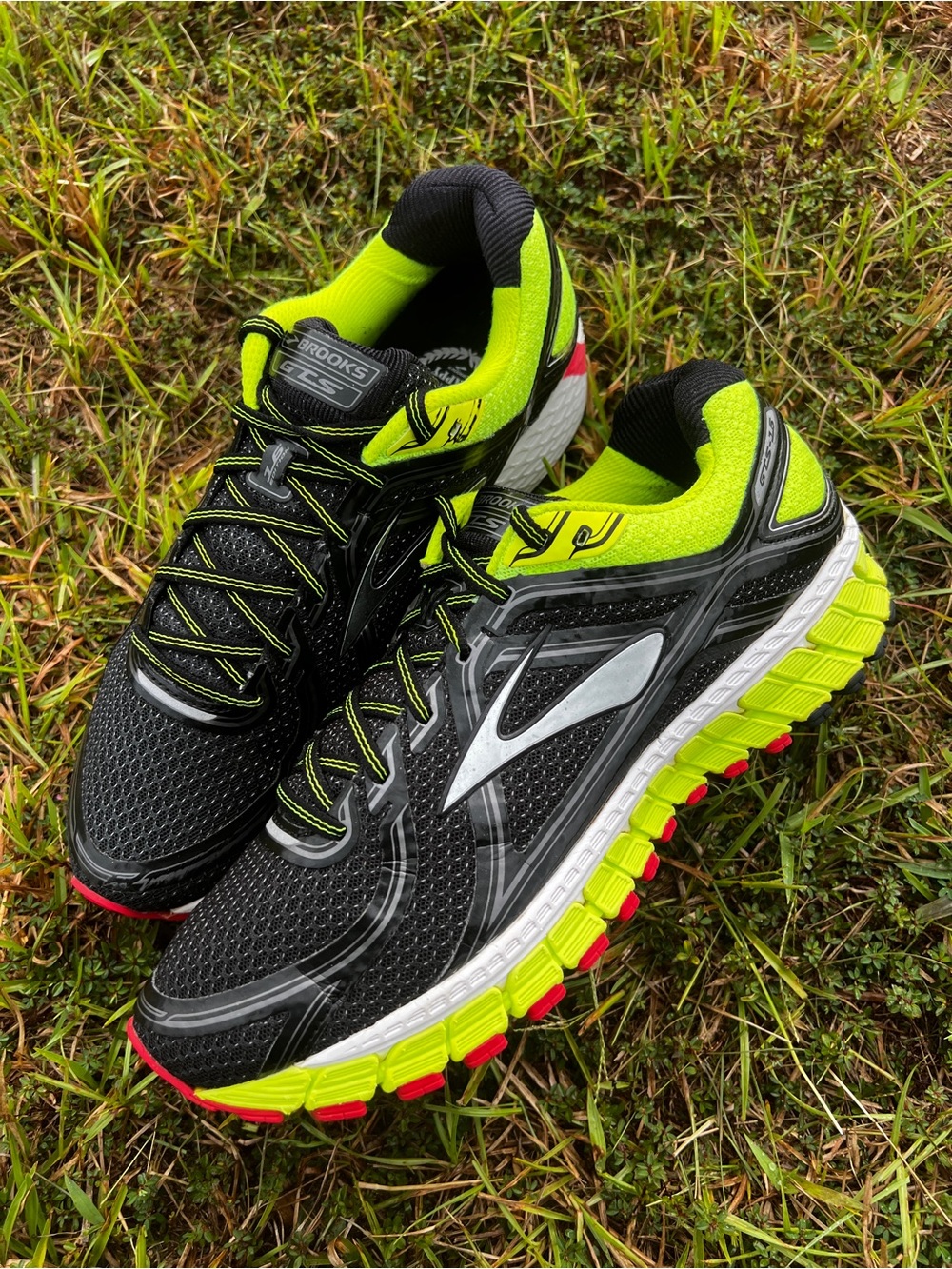 CLEAN Brooks size 10 Mens Adrenaline GTS 16 Nightlife Green Running shoes